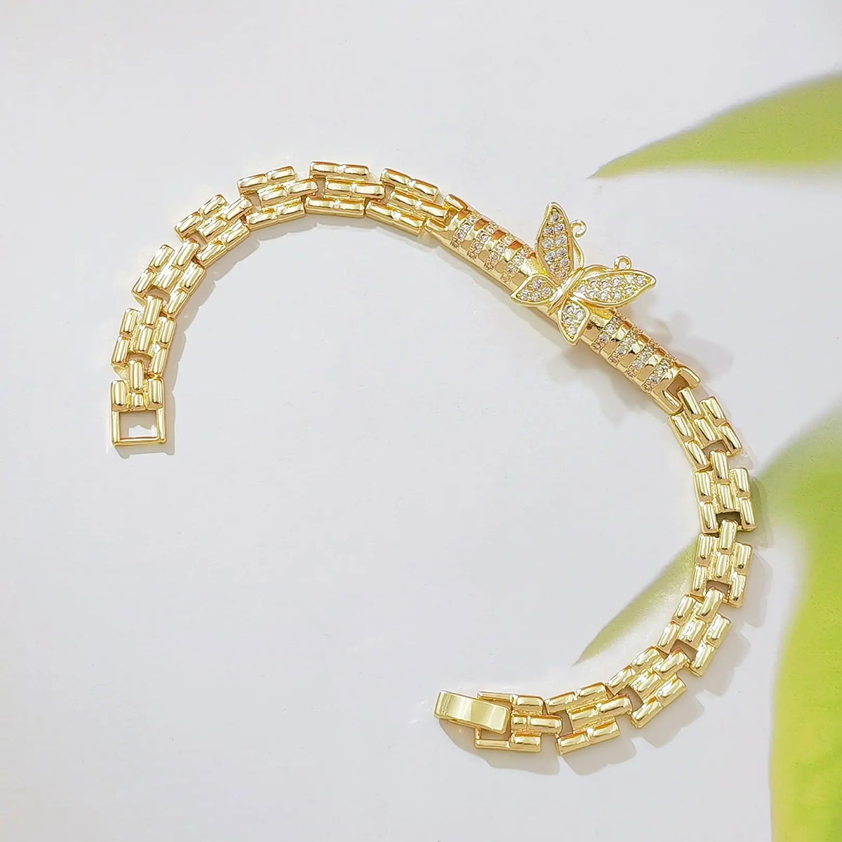 🦋 Spóroljon 50%-ot! ✨ 18 karátos arany pillangós karkötő: finom szemek, elegáns kidolgozás ✨