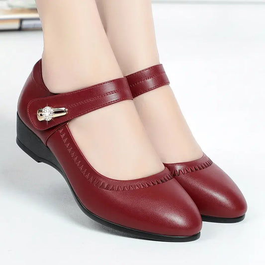 🏆👡【35-41】Zapatos de piel suave con suela blanda y tacón de cuña antideslizantes para madres