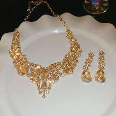💎👑【Collar + Pendientes】Conjunto de collar y pendientes en forma de lágrima con incrustaciones de diamantes súper brillantes.