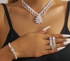 ✨👑【Collar + Pendientes + Pulsera】Elegante conjunto de joyas de loto con diamantes de imitación