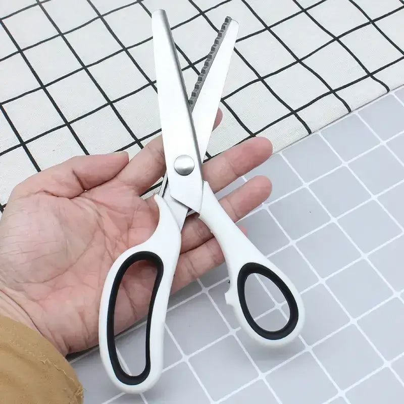 ✂️ Többcélú vágóolló cikkcakk vágóéllel – szövethez, papírhoz és kézműves termékekhez 🧵